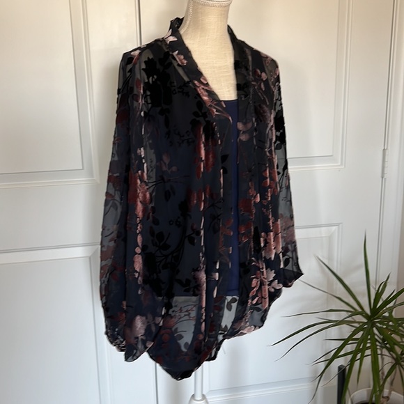 Akemi + Kin Kimono - Picture 5 of 12